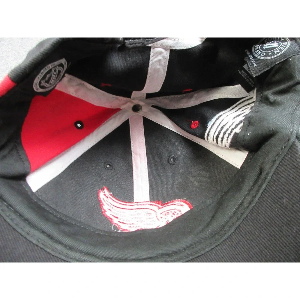 Detroit Red Wings Hat Cap Strap Back OSFA Black Red NHL Hockey Mens‎ Embroidered
